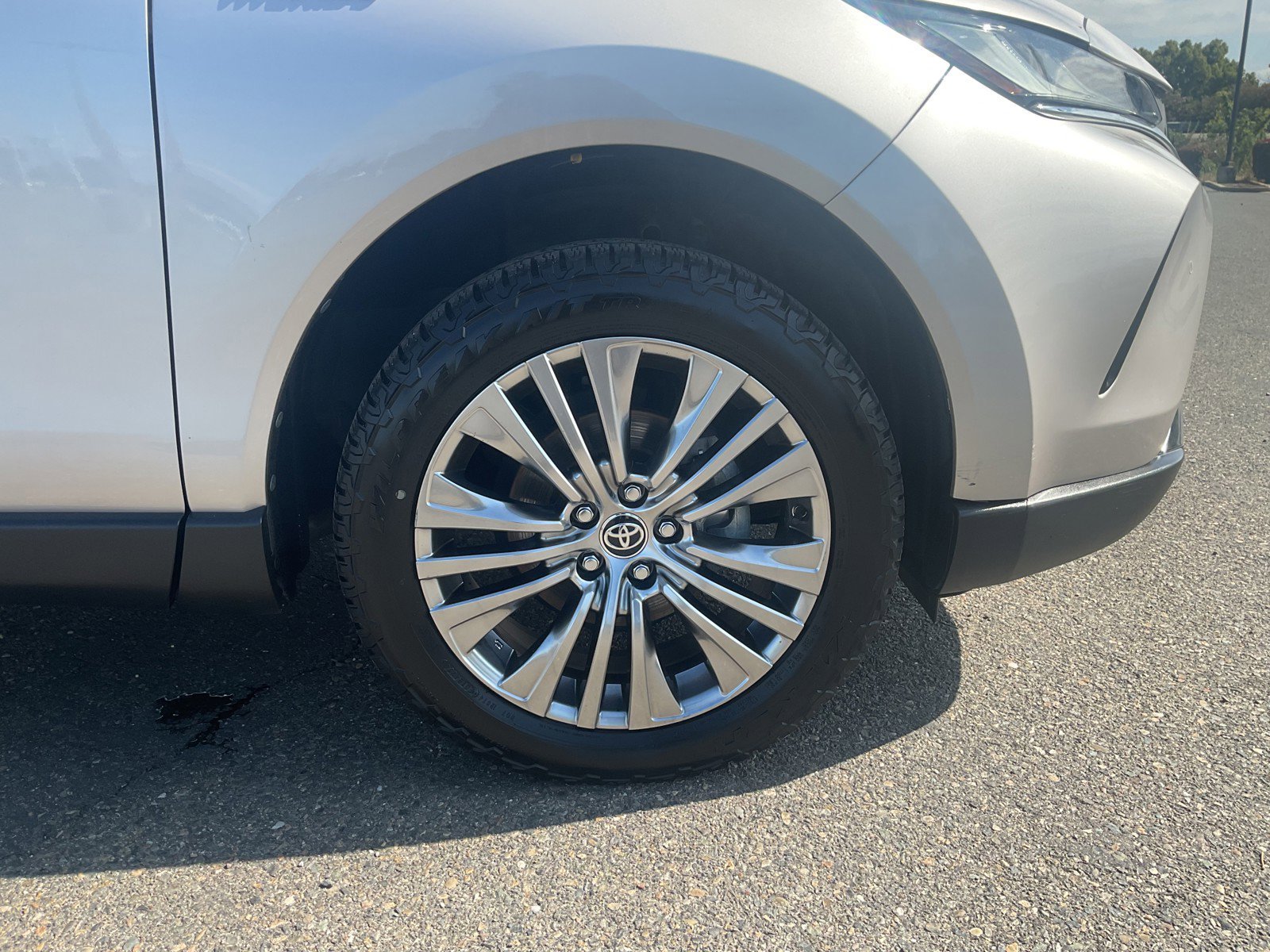 Used 2021 Titanium Toyota XLE image 11