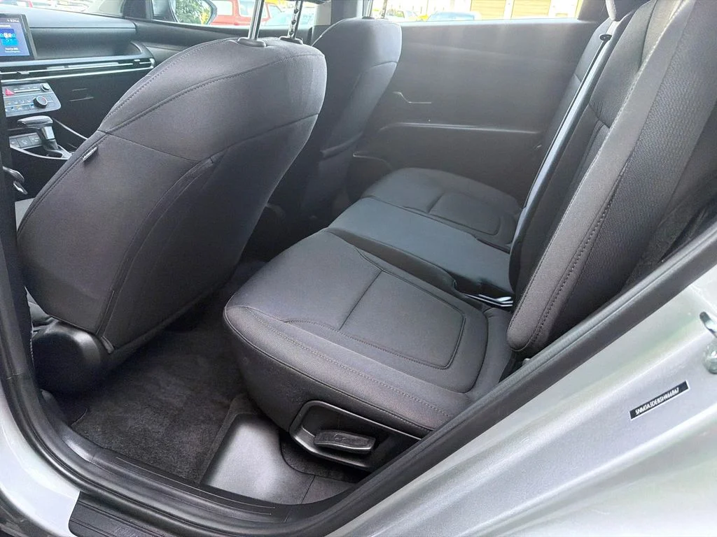 Used 2025 Silver Hyundai SE image 20