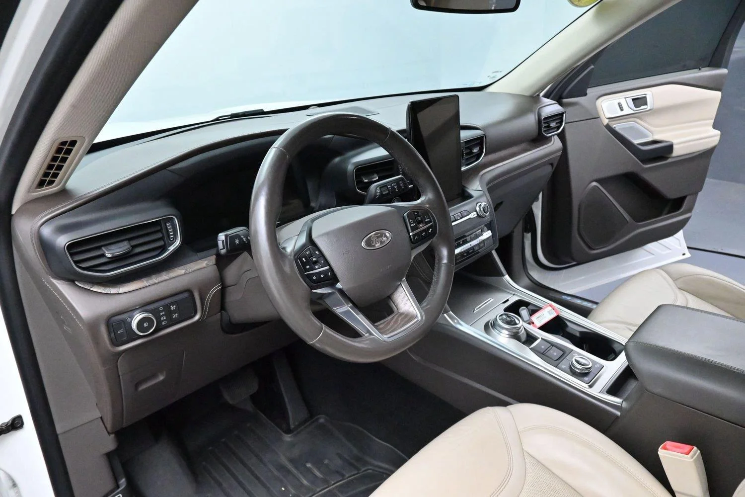 Used 2020 Star White Metallic Tri-Coat Ford Platinum image 16