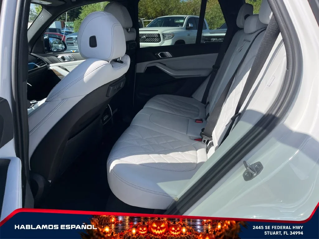 Used 2023 White BMW sDrive40i image 11