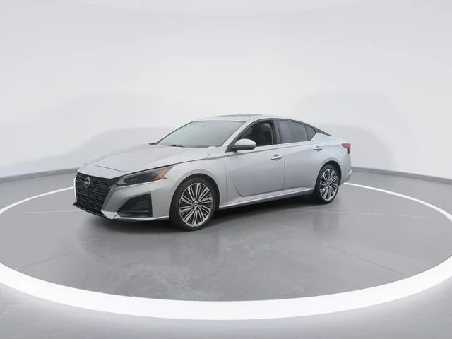 Used 2023 Silver Nissan 2.5 SL image 4