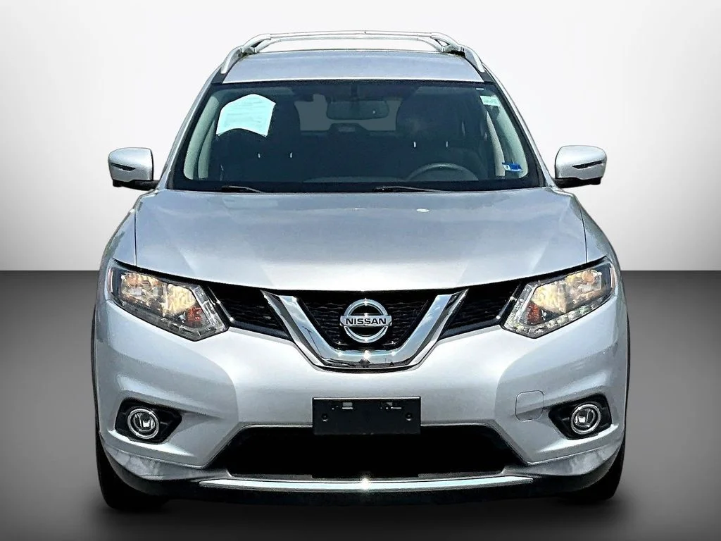 Used 2016 Brilliant Silver Nissan SV image 2