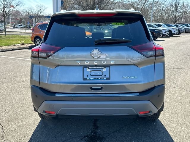 Used 2023 Gray Nissan SV image 3