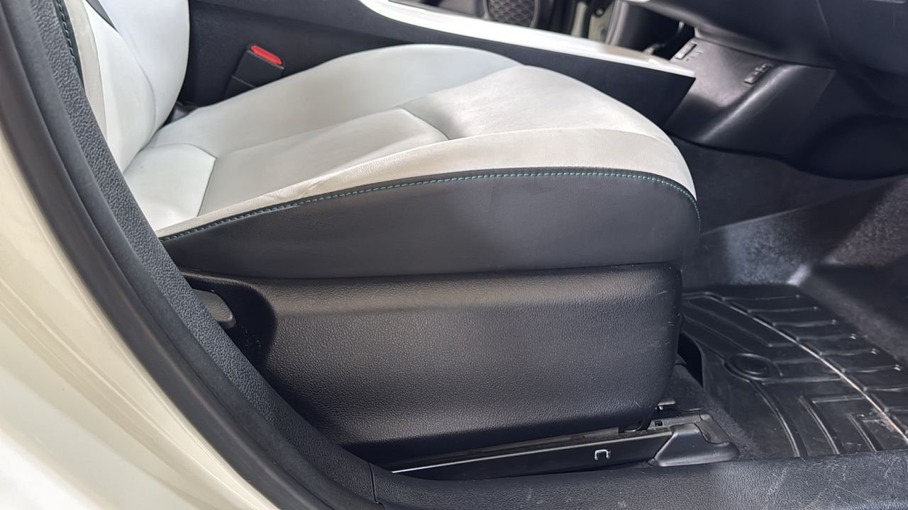Used 2016 White Toyota Four image 20