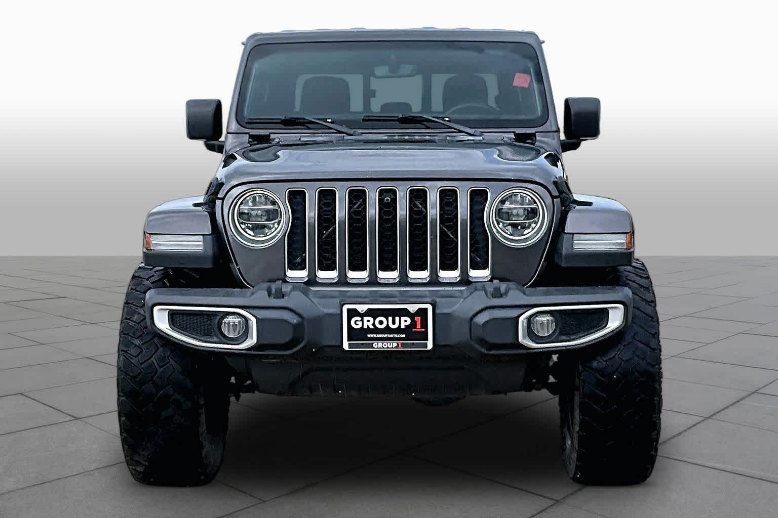 Used 2021 Granite Crystal Metallic Clearcoat Jeep Overland image 4