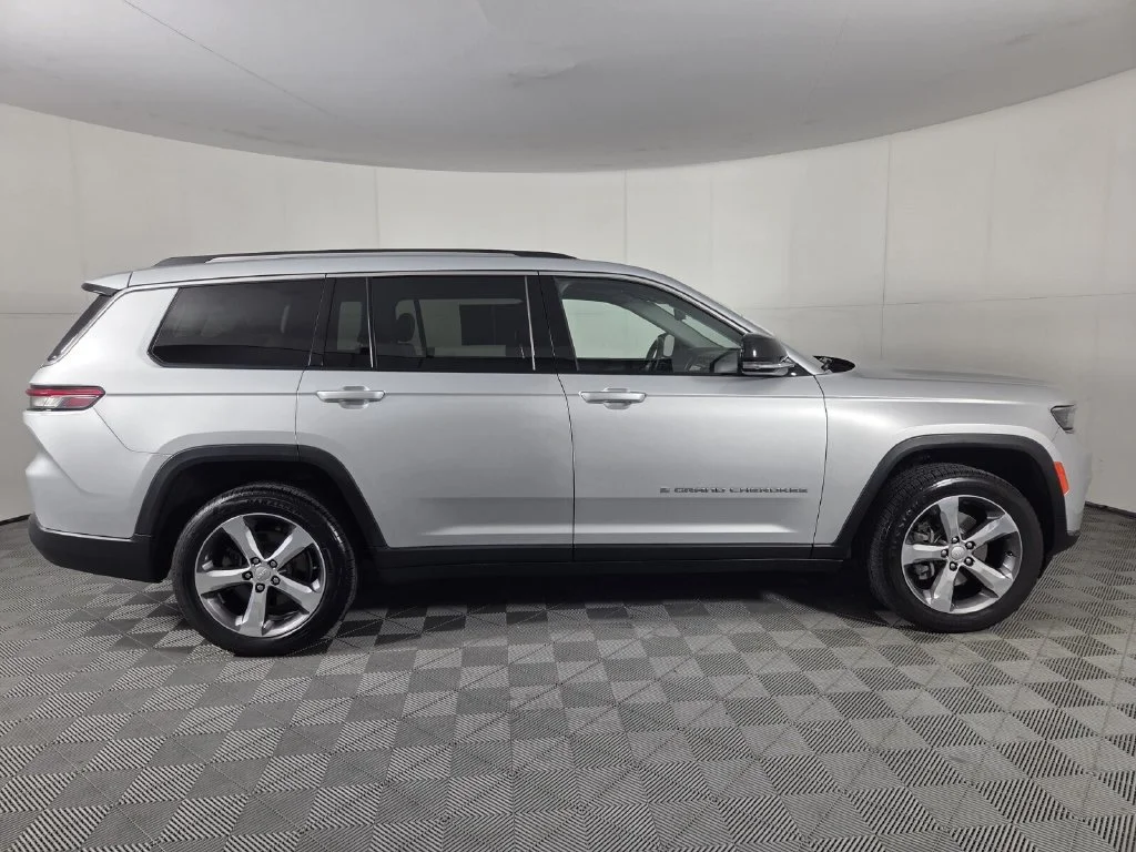 Used 2021 Silver Zynith Jeep Limited image 5