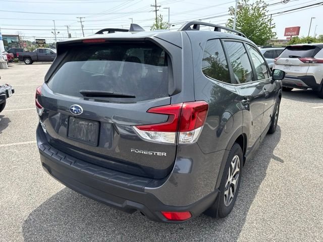 Used 2023 Gray Metallic Subaru Premium image 18