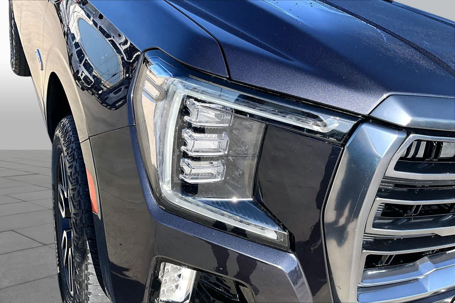 Used 2023 TITANIUM RUSH METALLIC GMC AT4 image 28