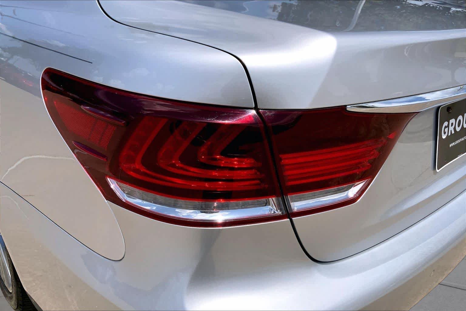 Used 2015 Liquid Platinum Lexus  image 28