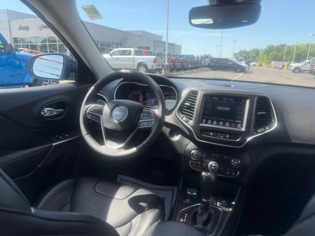Used 2022 Gray Jeep Latitude Lux image 47