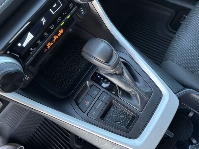 2025 Toyota RAV4 LE - Photo 23