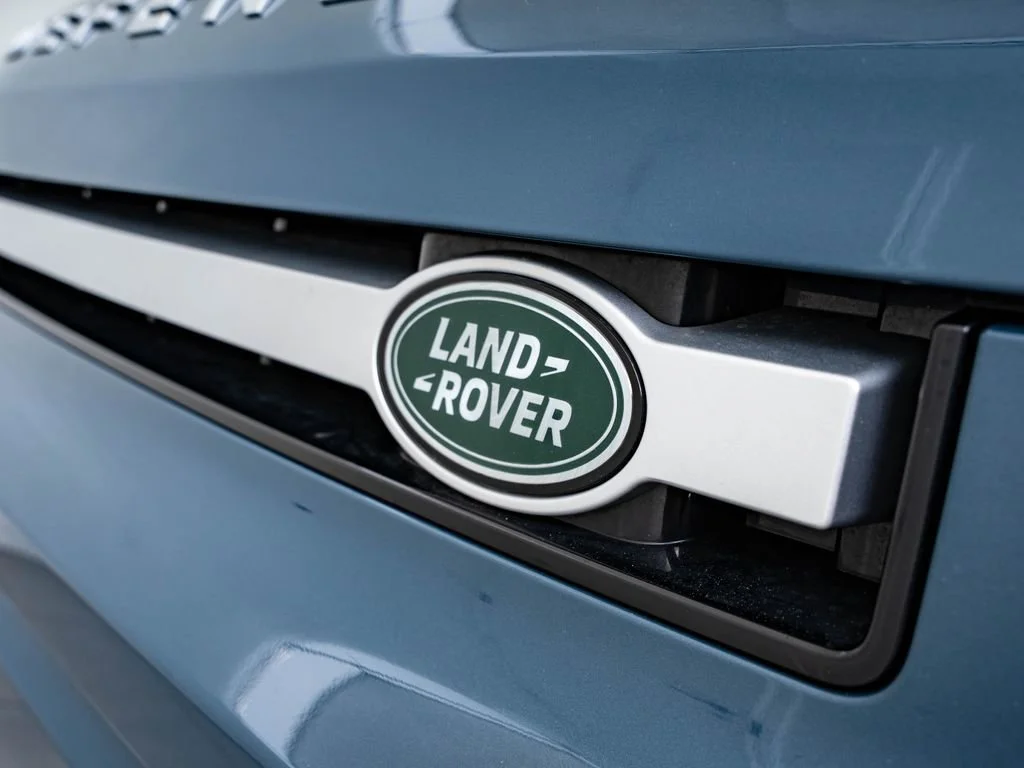 Used 2023 Tasman Blue Metallic Land Rover S image 3