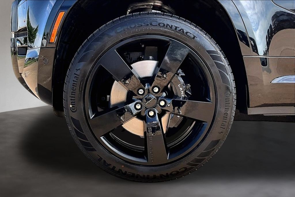 New 2026 Santorini Black Metallic Land Rover V8 image 12