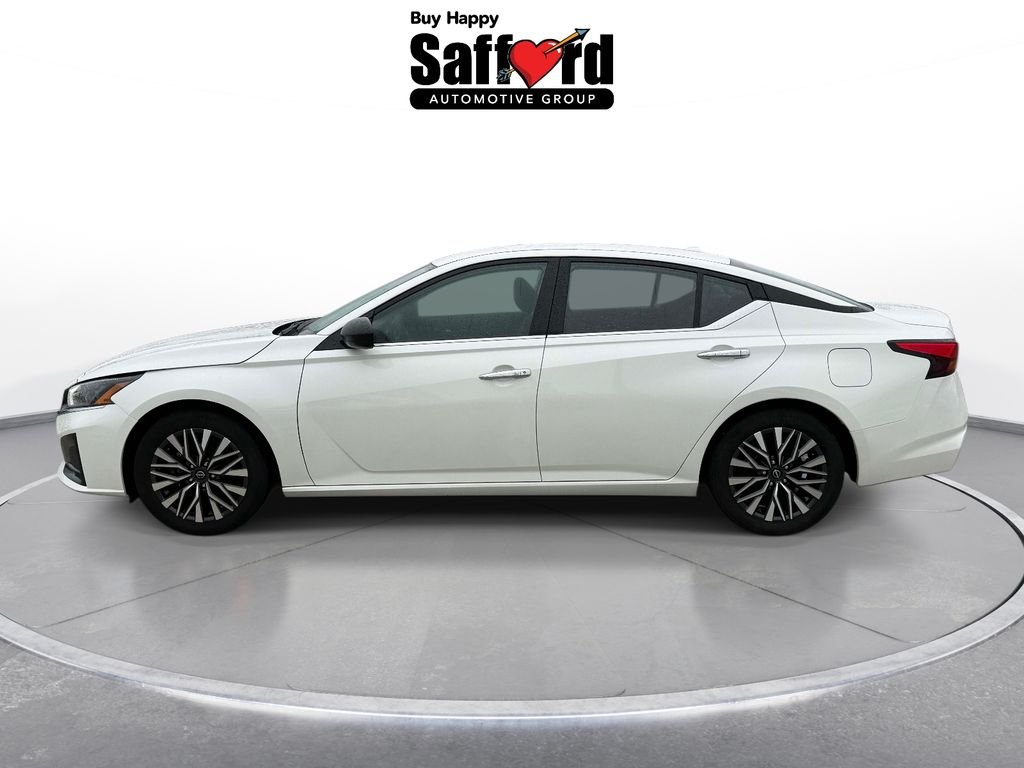 Used 2025 White Nissan 2.5 SV image 4