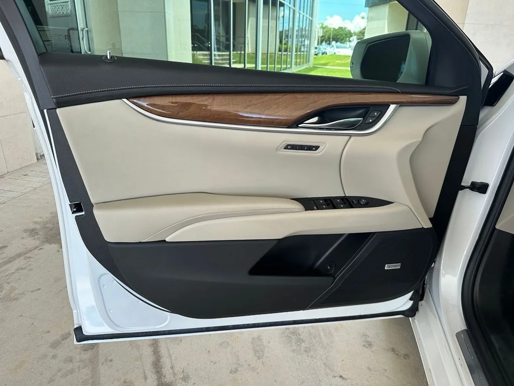 Used 2019 White Cadillac Luxury image 10