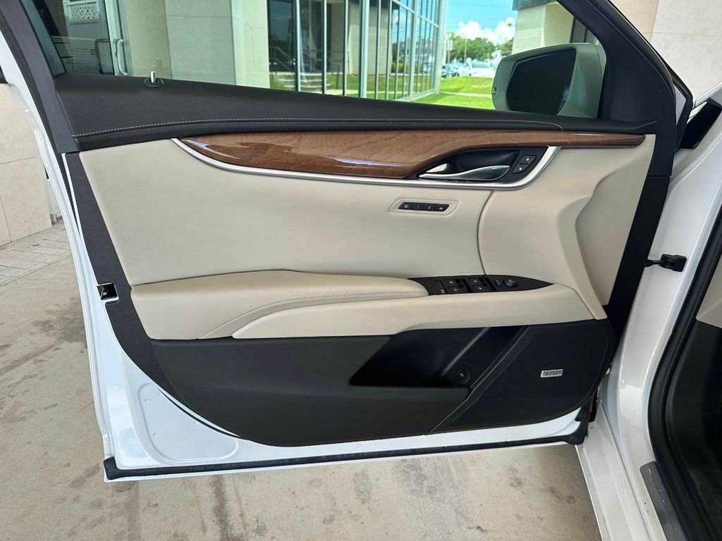 Used 2019 White Cadillac Luxury image 10