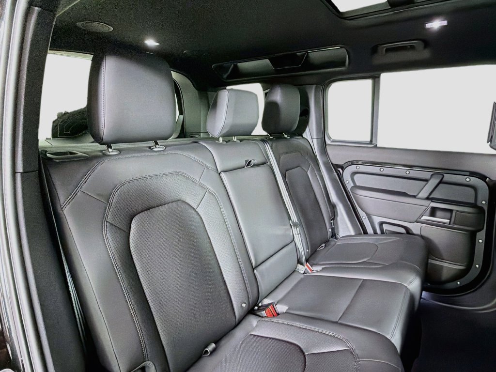 New 2026 Santorini Black Land Rover X-Dynamic SE image 29