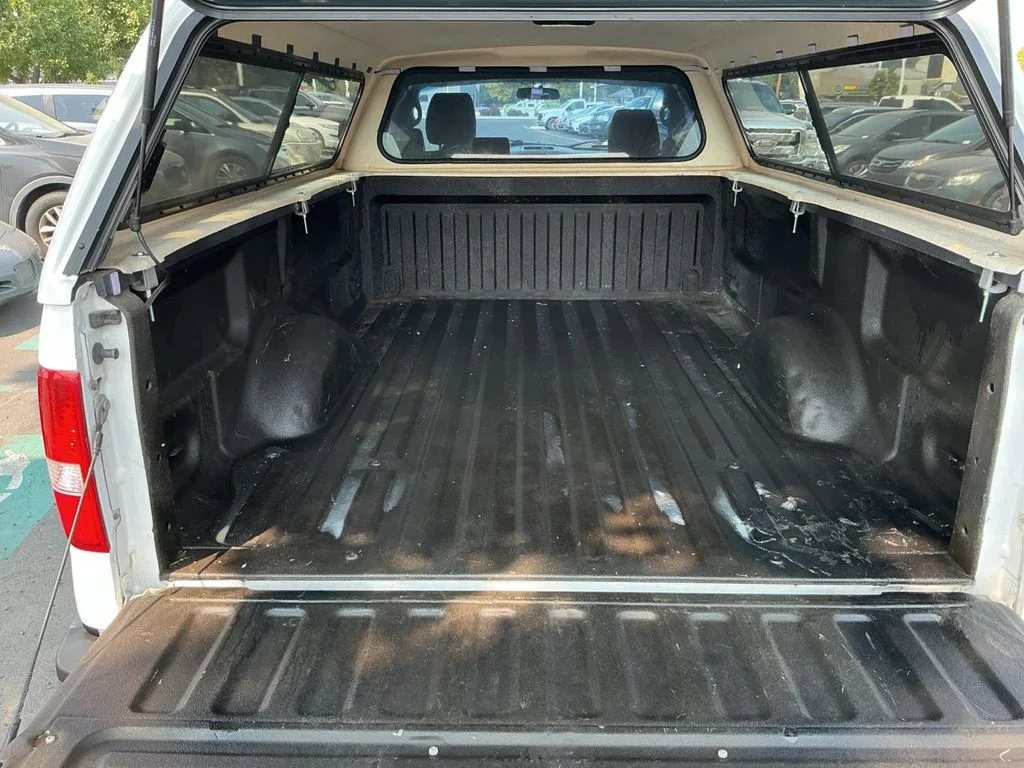 Used 2007 White Ford XL image 21