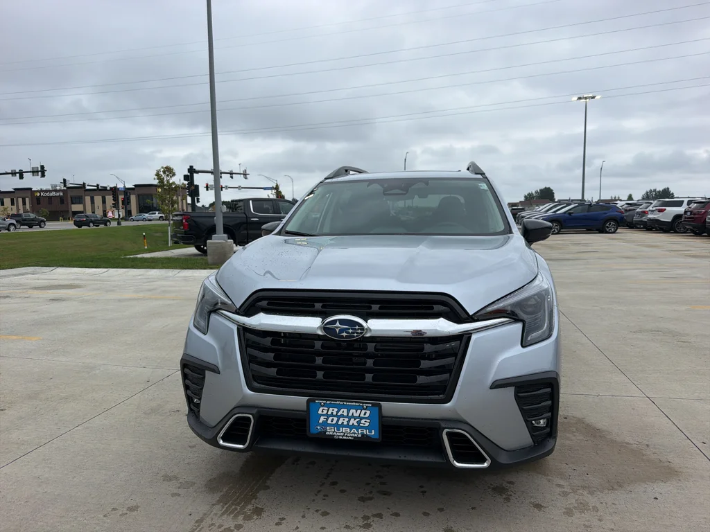New 2026 ICE SILVER METALLIC Subaru Touring image 3