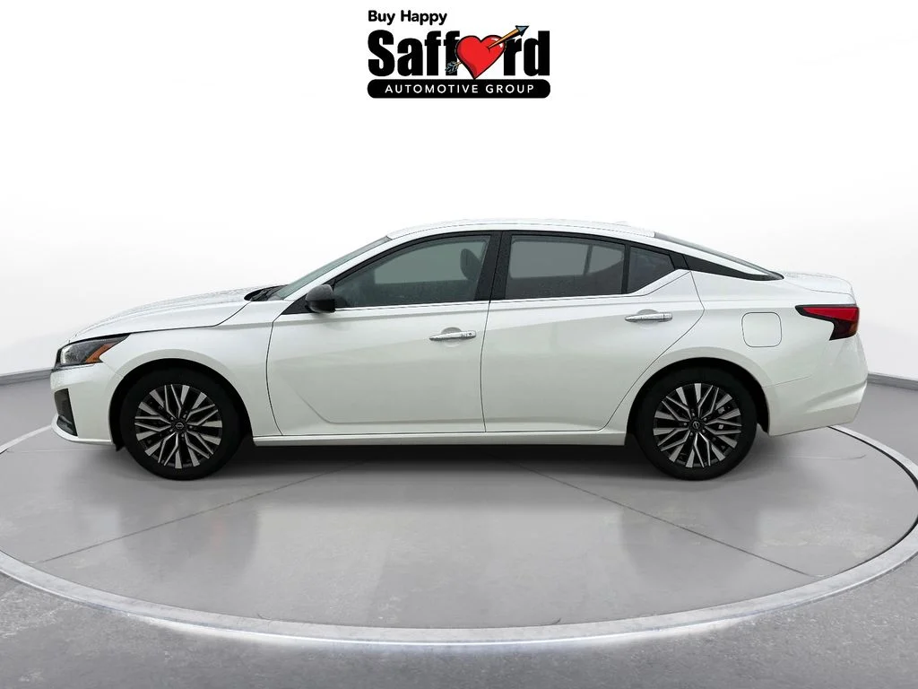Used 2025 White Nissan 2.5 SV image 4