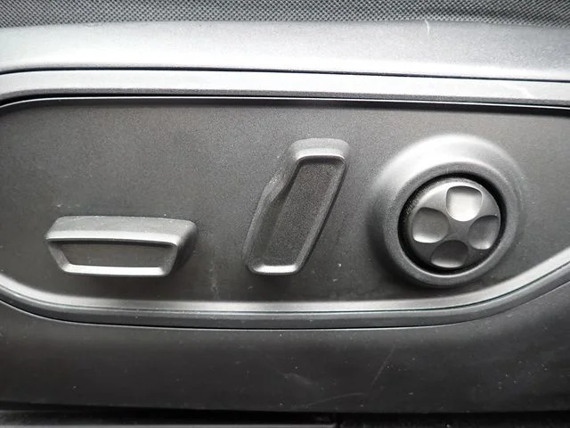 Used 2023 White Jeep Limited image 19