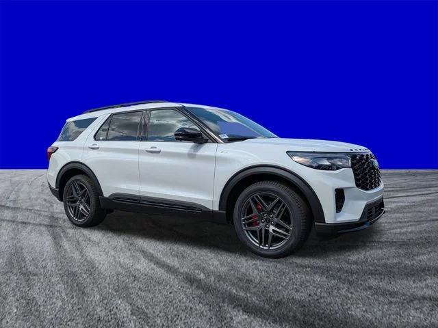 New 2026 Star White Metallic Tri-Coat Ford ST-Line image 2