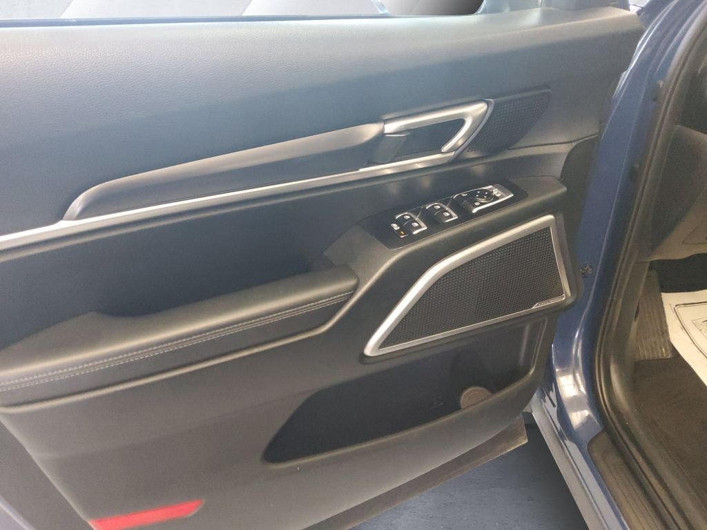 Used 2025 Black Kia S image 12