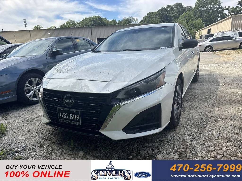 Used 2024 White Nissan 2.5 SV image 1