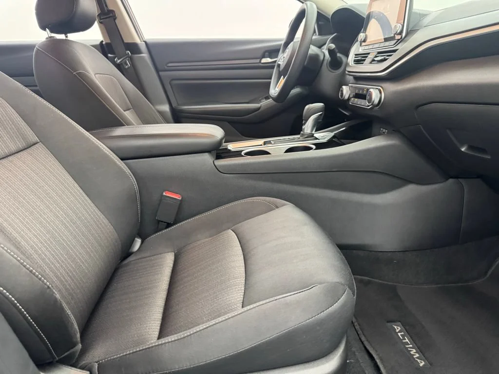 Used 2024 Red Nissan 2.5 SV image 28