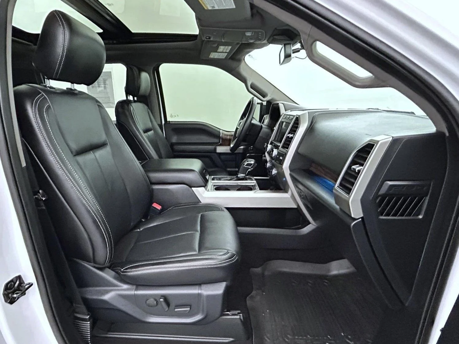 Used 2020 White Ford Lariat image 15
