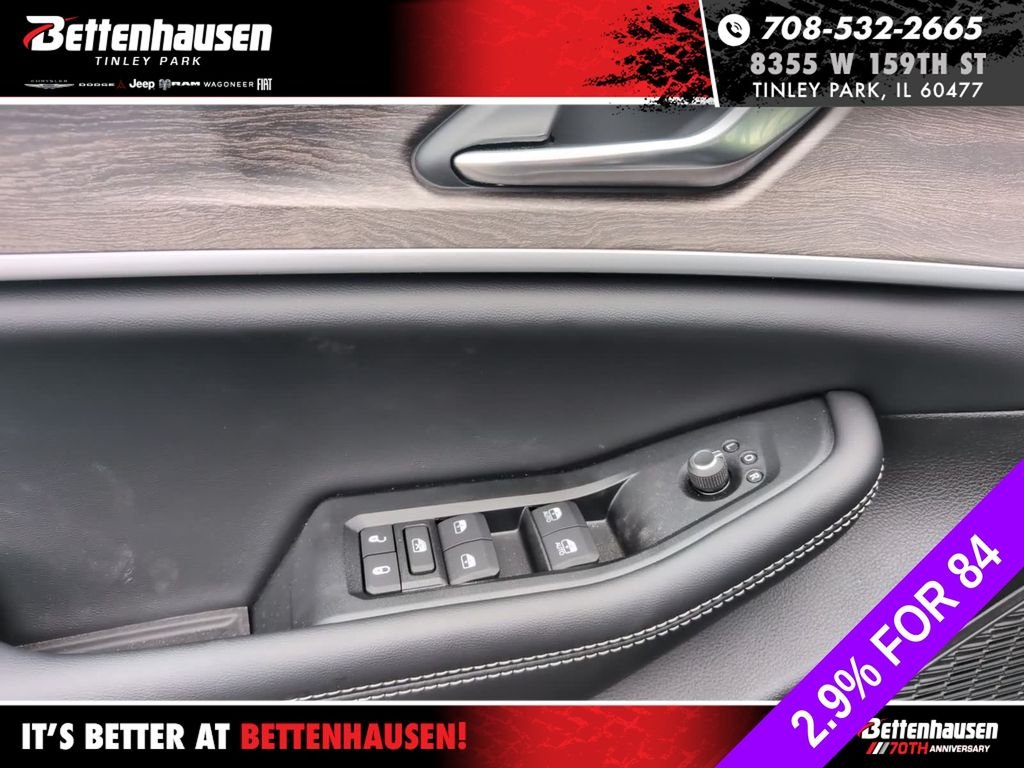 New 2026 Diamond Black Crystal Pearl-Coat Exterior Paint Jeep Altitude image 22