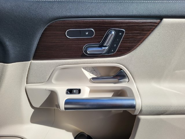 New 2026 Mountain Grey Metallic Mercedes-Benz GLA 250 image 17