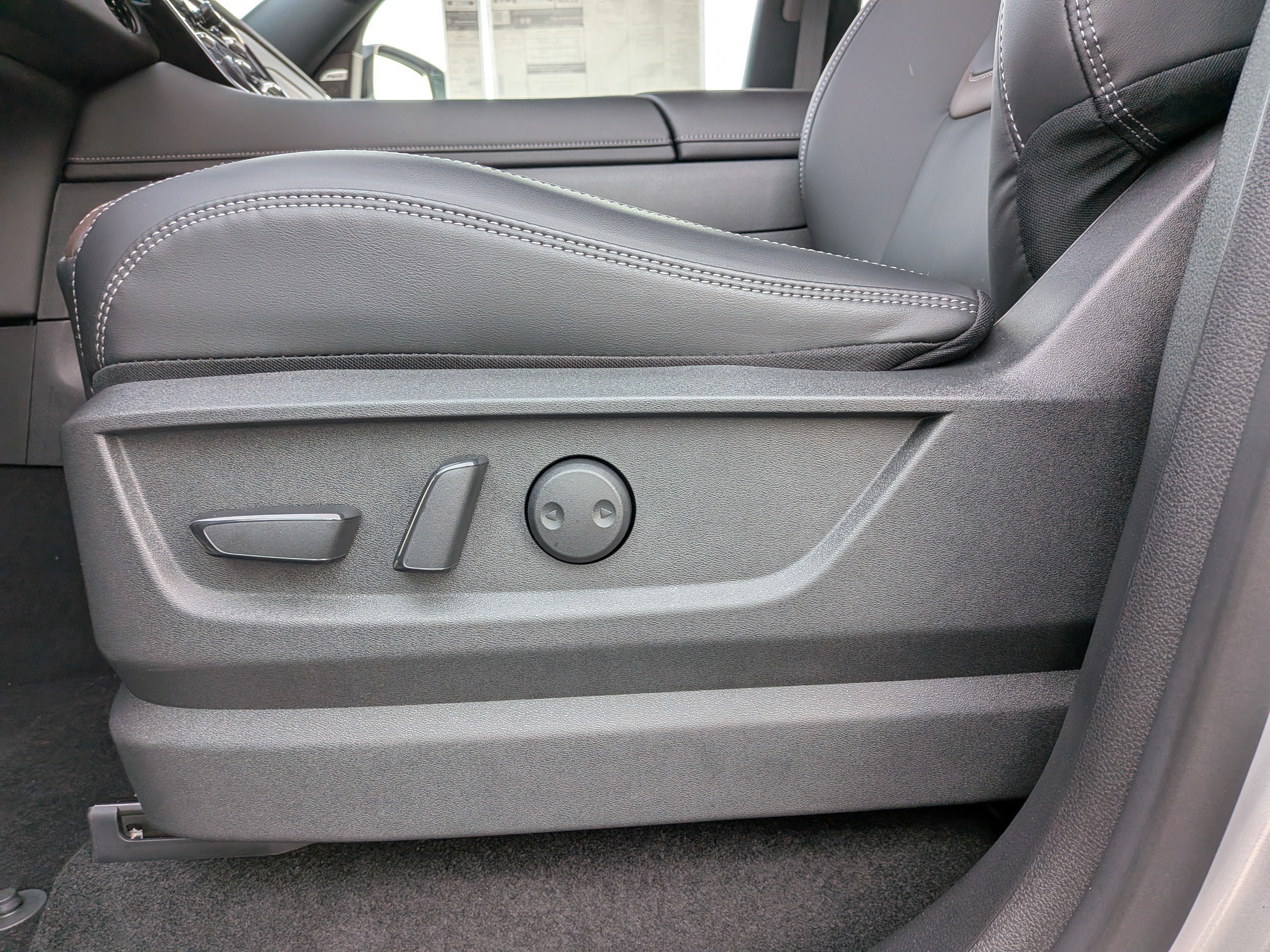 New 2026 Silver Nissan SL image 16