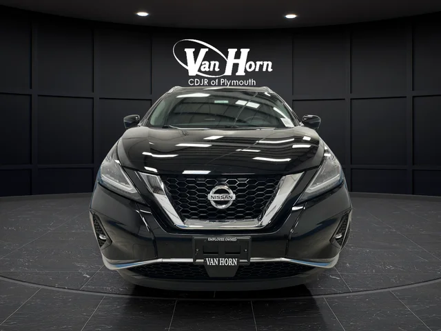 Used 2020 Super Black Metallic Nissan Platinum image 2