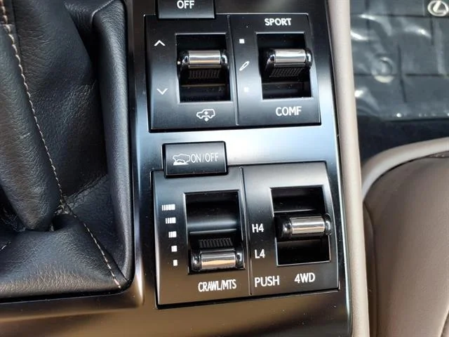 Used 2020 Starfire Pearl Lexus Luxury image 5