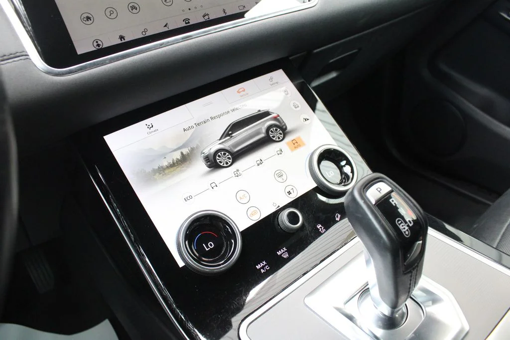 Used 2020 White Land Rover SE image 16