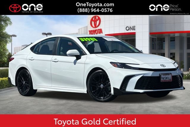 2025 Toyota Camry SE