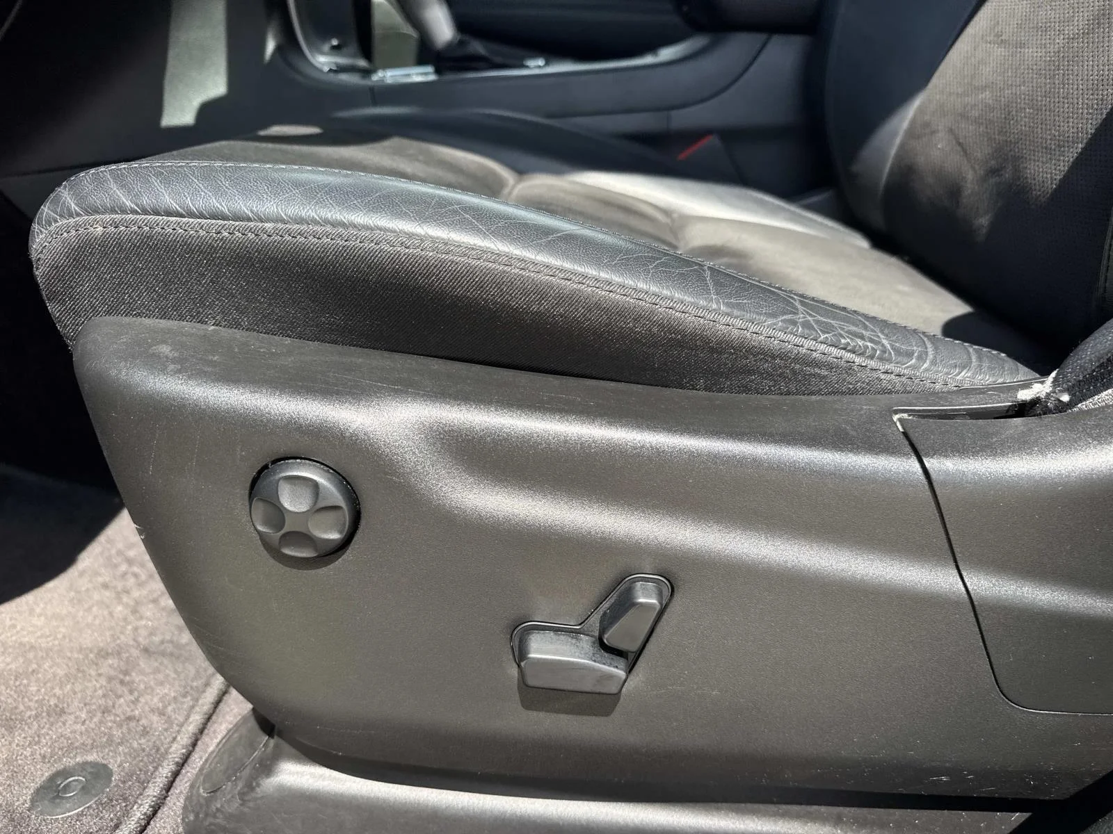 Used 2019 Granite Crystal Metallic Clearcoat Jeep Laredo E 4x2 image 16