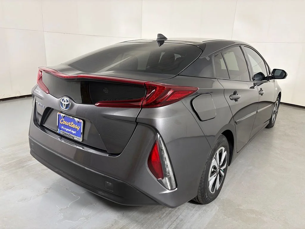 Used 2018 Gray Toyota Premium image 8