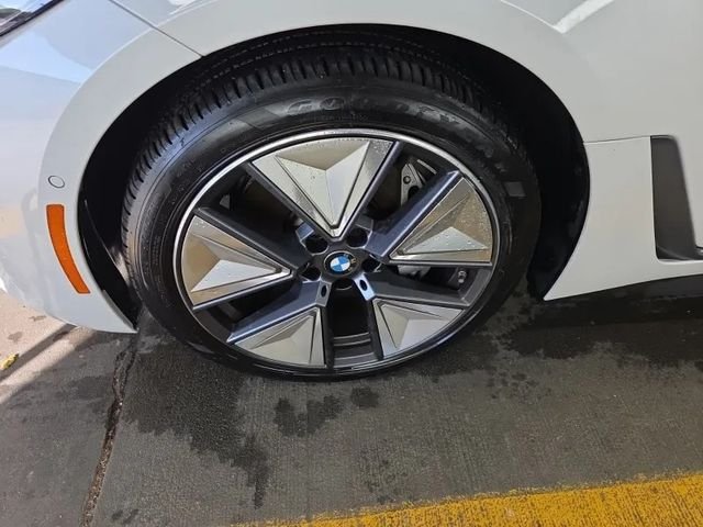 Used 2025 White BMW xDrive40 image 4