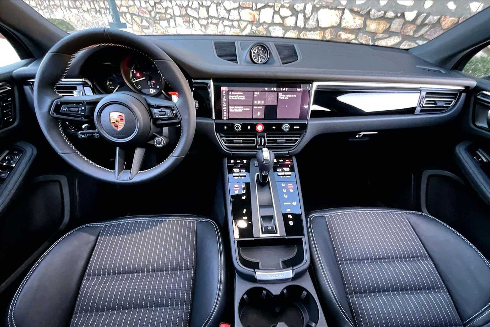 2026 Porsche Macan T - Photo 13