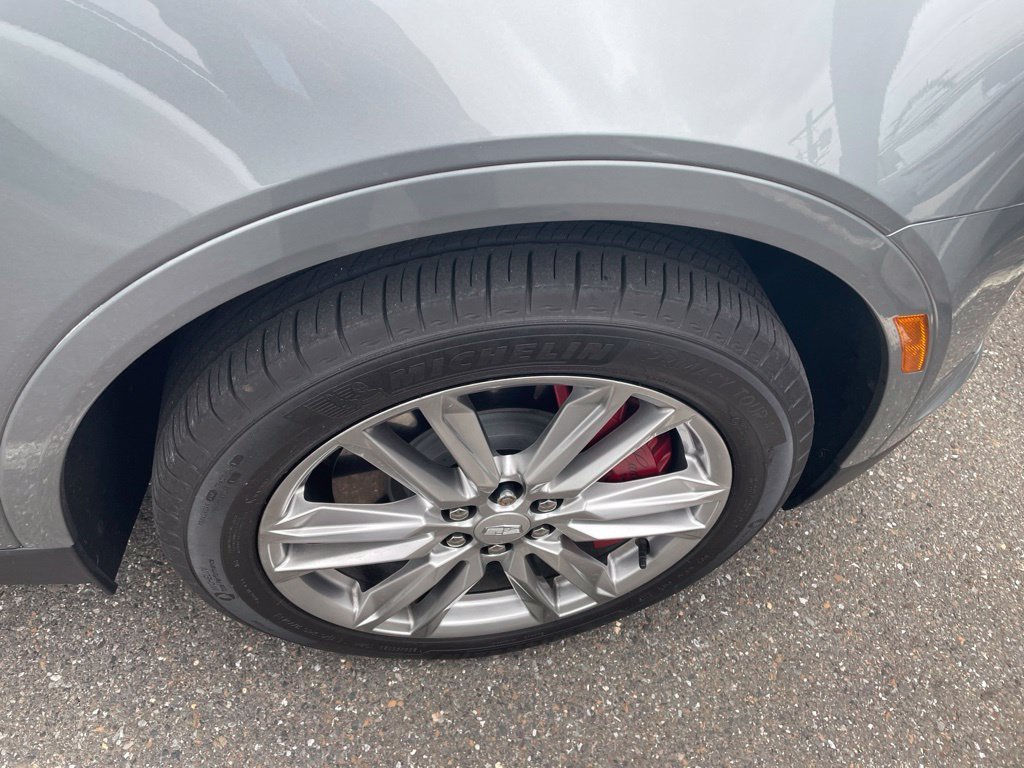 Used 2024 Argent Silver Metallic Cadillac Sport image 5