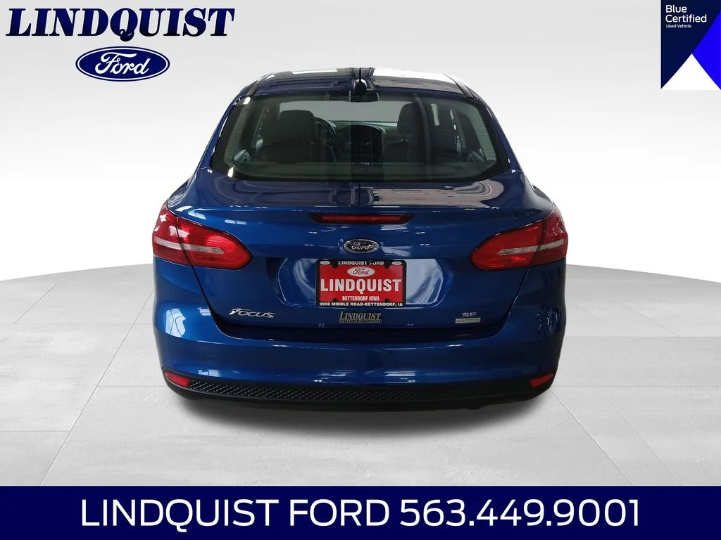 Used 2018 Blue Ford SE image 5