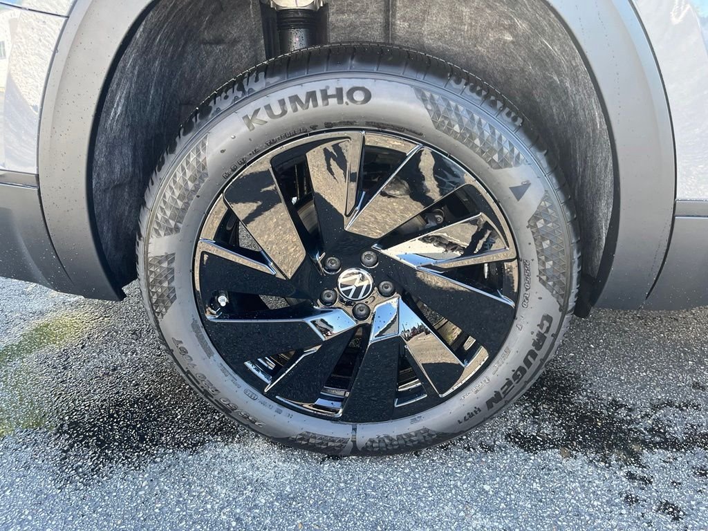 New 2026 Gray Volkswagen 2.0T SE w/Technology image 30