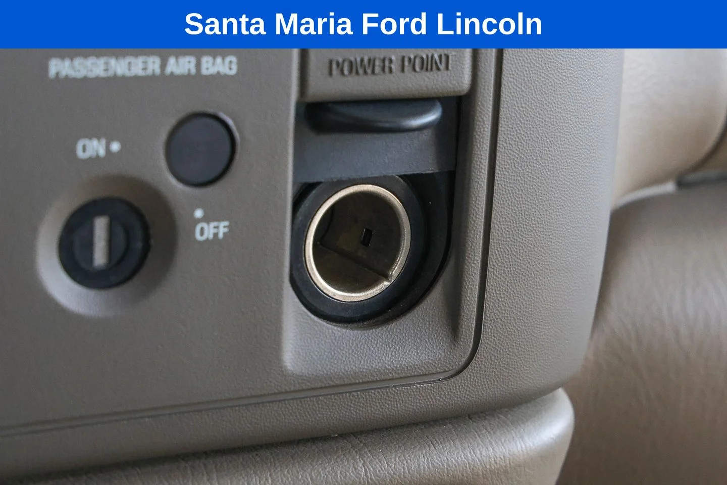 Used 2000 Black Ford Lariat image 19