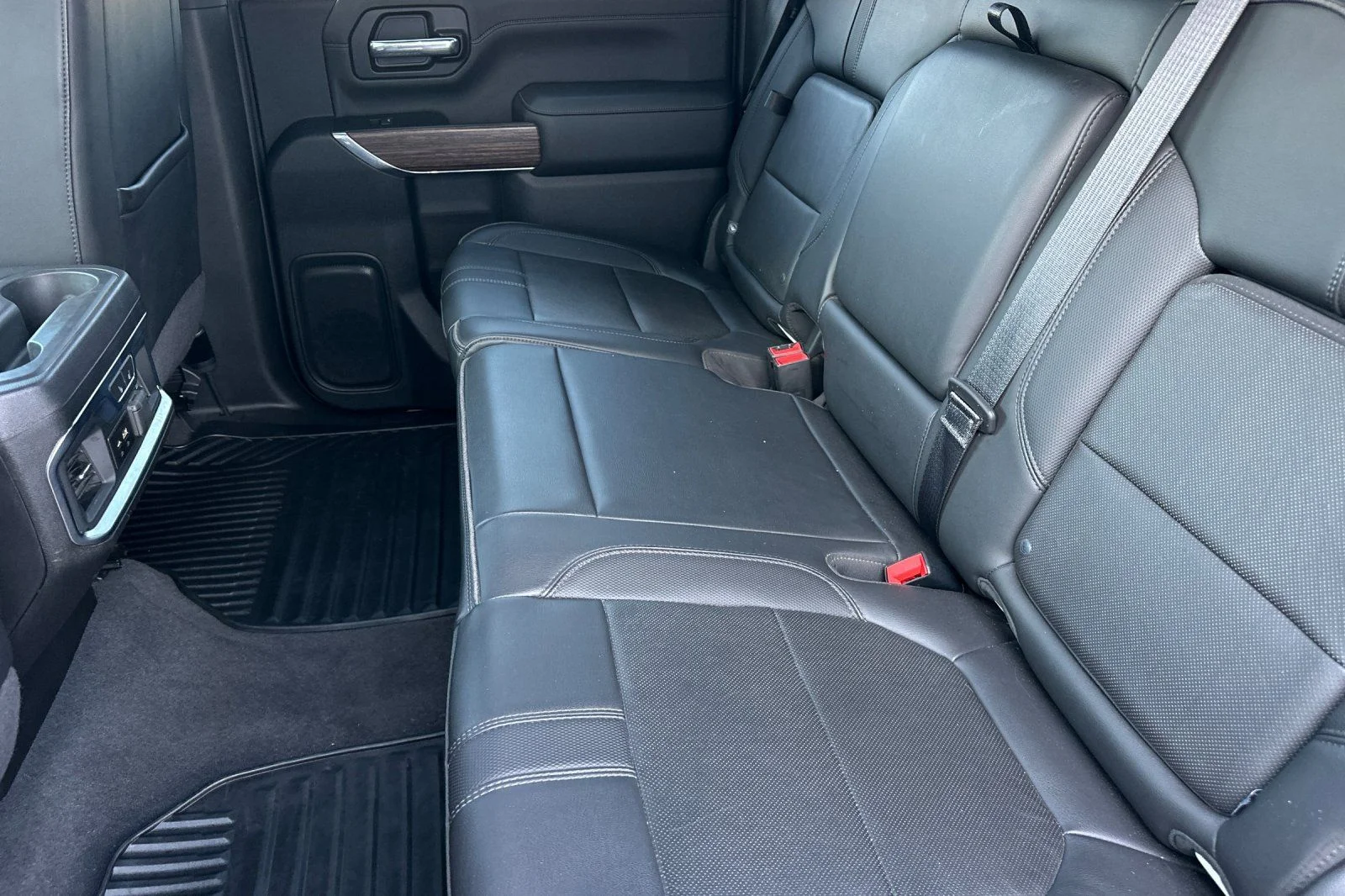 Used 2020 Iridescent Pearl Tricoat Chevrolet High Country image 12