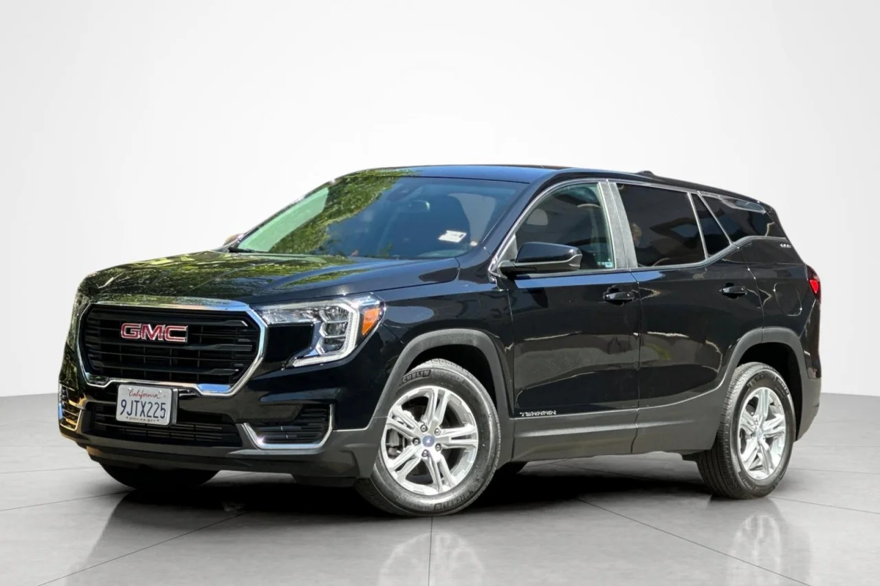 Used 2024 BLACK GMC SLE image 1