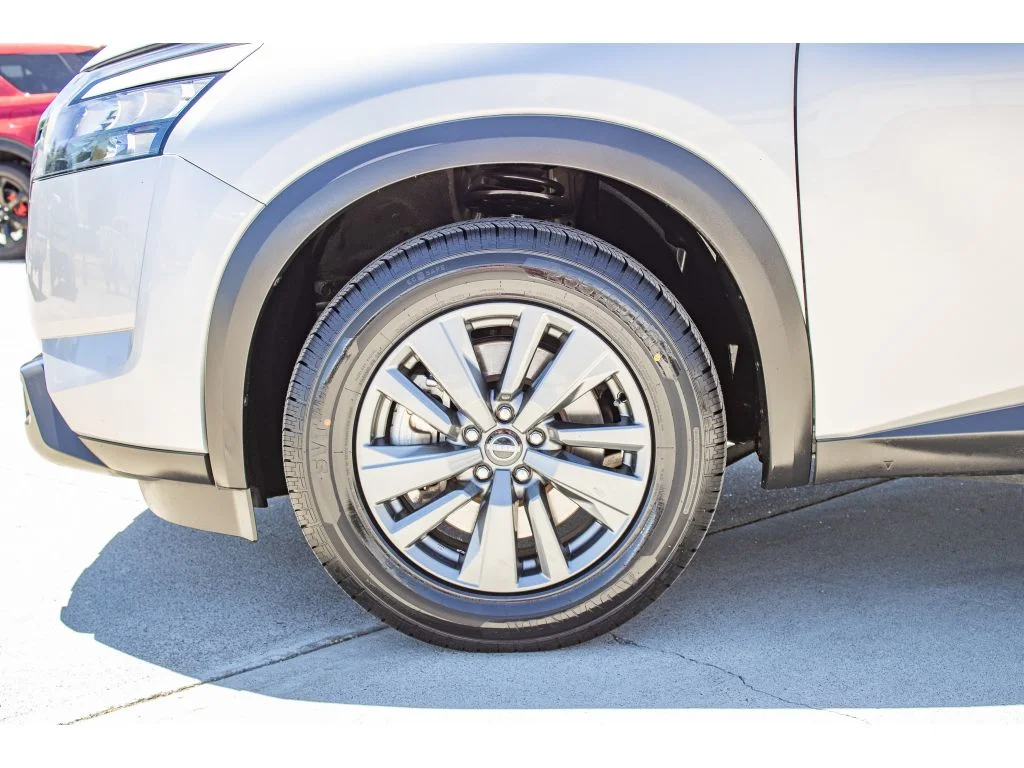 Used 2024 Brilliant Silver Metallic Nissan SV image 5