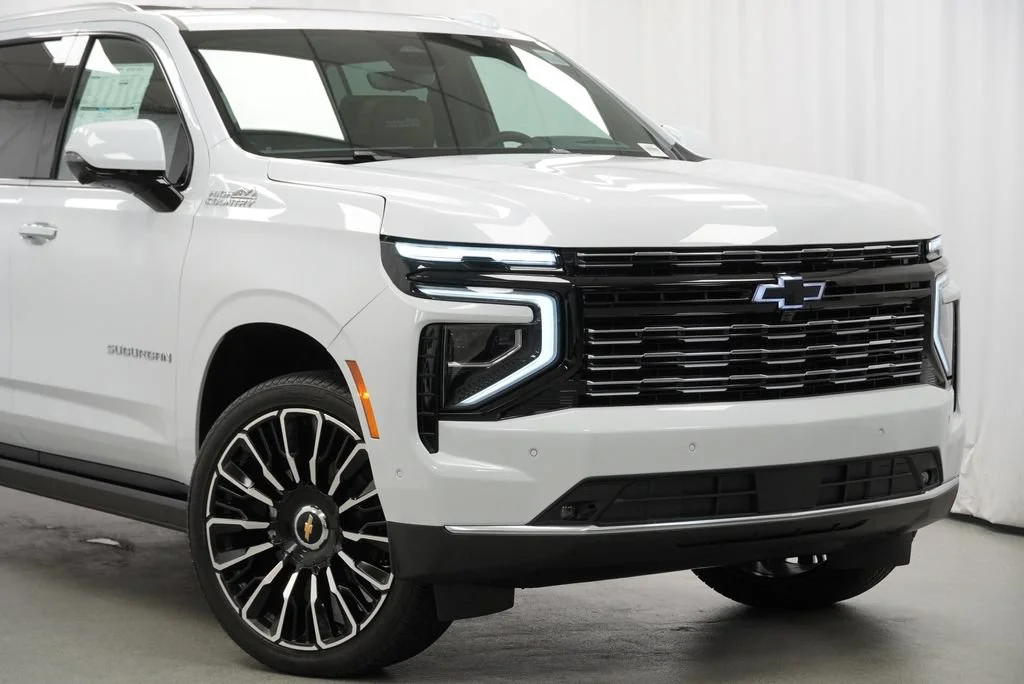 New 2026 Polar White Tricoat Chevrolet High Country image 9