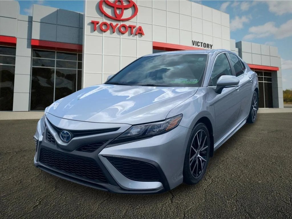 Used 2022 Silver Toyota SE image 7